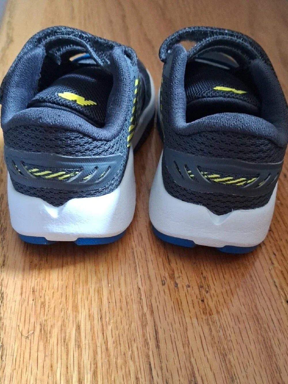 New Balance Rave Sneakers NEW